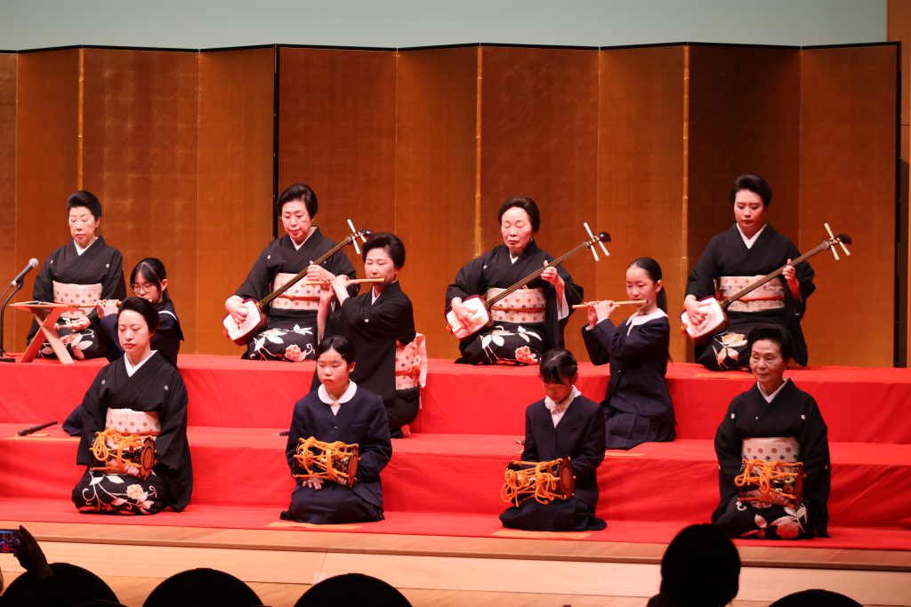 発表会の様子 子供たちが楽器を演奏している