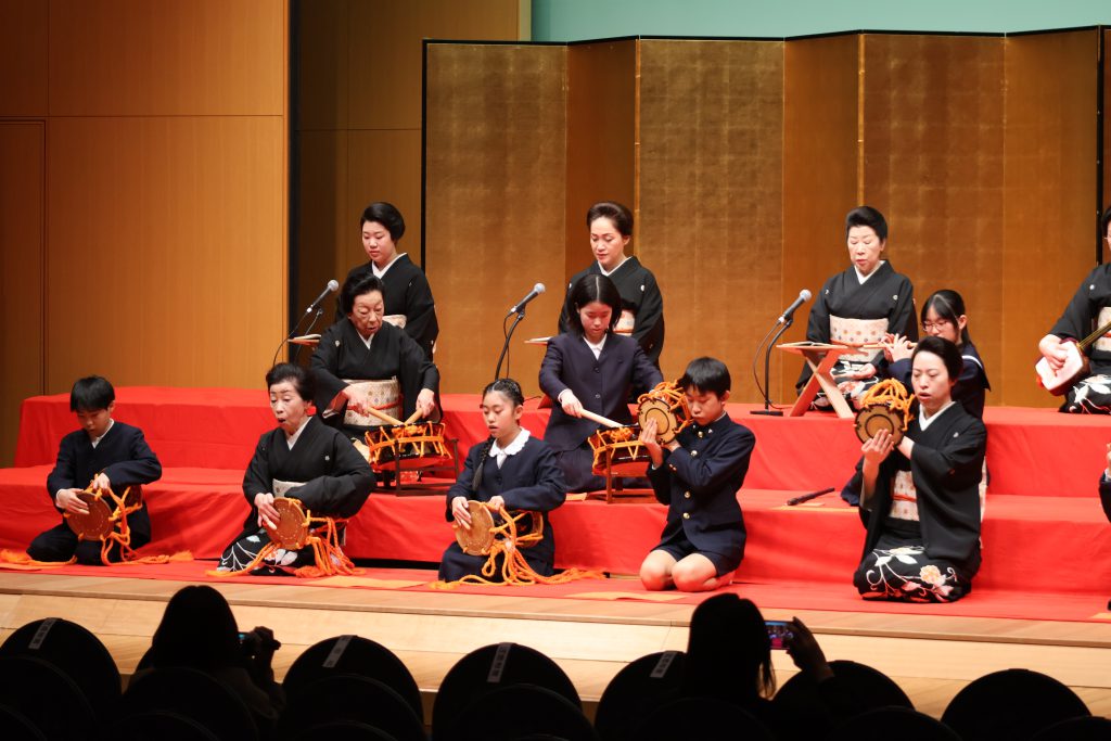 発表会の様子 子供たちが楽器を演奏している